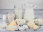 Nabiał, Mleko, Sery, Masło, Jajka, Kefir, Śmietana, Szklanki, Dzbanek, Miseczki, Talerzyk, Deski