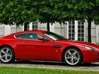 Czerwony, Aston Martin V8 Vantage