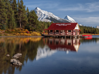 Kanada, Park Narodowy Jasper, Prowincja Alberta, Jezioro, Maligne Lake, Góry, Drzewa, Lasy, Przystań, Kajaki Budowla