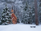 Zima, Drzewa, Kaplica, Kościółek, Ławeczka, Las, Park Narodowy Yosemite, Stan Kalifornia, Stany Zjednoczone