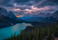 Park Narodowy Banff, Jezioro Peyto Lake, Ska?y, G?ry, Las, Drzewa, Wsch?d s?o?ca, Ciemne, Chmury, Prowincja Alberta, Kanada