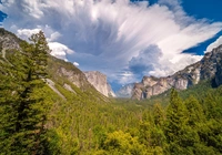 G?ry, Drzewa, Las, Niebo, Chmury, Dolina, Yosemite Valley, Park Narodowy Yosemite, Kalifornia, Stany Zjednoczone