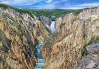 G?ry, Ska?y, Wodospad, Lower Yellowstone River Falls, Rzeka Yellowstone, Drzewa, Wielki Kanion Yellowstone, Park Narodowy Yellowstone, Stan Wyoming, Stany Zjednoczone