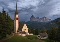 Góry, Dolomity, Lasy, Drzewa, Kościół św Jakuba, Dróżka, Chmury, Włochy