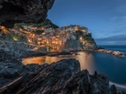 Włochy, Gmina Riomaggiore, Manarola, Cinque Terre, Morze Liguryjskie, Kolorowe, Domy, Światła, Skały, Zatoka