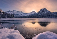 Zima, Jezioro Almsee, Góry, Drzewa, Wschód słońca, Austria