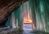 Stany Zjednoczone, Michigan, Munising, Grand Island, Jaskinia, Lodowa, Sople, Zima, Promienie słońca