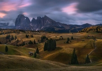 Dolomity, Góry Sassolungo, Płaskowyż Seiser Alm, Dolina, Val Gardena, Drzewa, Chmury, Drewniane, Domki, Włochy