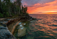 Zachód słońca, Drzewa, Las, Skały, Jezioro, Superior Lake, Michigan, Stany Zjednoczone