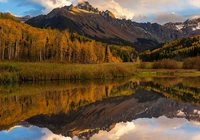 Góry, San Juan Mountains, Góra Mount Sneffels, Drzewa, Jesień, Jezioro, Blue Lake, Stan Kolorado, Stany Zjednoczone