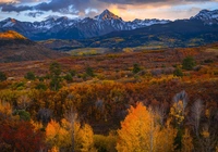 Góry, San Juan Mountains, Przełęcz, Dallas Divide, Jesień, Las, Pomarańczowo-brązowe, Drzewa, Chmury, Kolorado, Stany Zjednoczone