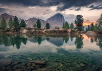 Góry, Dolomity, Jezioro, Lago Limides, Drzewa, Chmury, Odbicie, Prowincja Belluno, Włochy