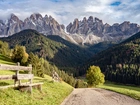 Góry, Dolomity, Dolina, Val di Funes, Drzewa, Lasy, Droga, Płot, Ławka, Chmury, Włochy
