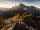 Góry, Skagit Range, Góra, Mount Larrabee, Skały, Drzewa, Sosny, Stan Waszyngton, Stany Zjednoczone