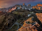 Włochy, Południowy Tyrol, Alpy, Dolomity, Przełęcz Gardena Pass, Góry, Droga