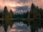 Stany Zjednoczone, Wyoming, Park Narodowy Grand Teton, Góry, Grand Teton, Rzeka, Snake River, Drzewa, Zachód słońca, Chmury