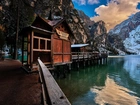 Włochy, Południowy Tyrol, Góry, Dolomity, Jezioro, Pragser Wildsee, Lago di Braies, Domy, Pomost