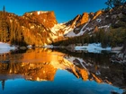 Stany Zjednoczone, Kolorado, Park Narodowy Gór Skalistych, Góry, Jezioro, Dream Lake, Lasy, Odbicie, Jesień