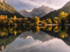 Słowenia, Kranjska Gora, Góry, Alpy Julijskie, Jezioro, Jasna Lake, Las, Drzewa, Chmury, Odbicie