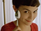 Audrey Tautou, czerwona bluzka, łyżka