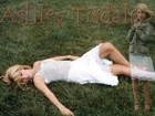 Ashley Tisdale, Trawa, Biała, Spódnica