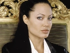 Angelina Jolie, czarno-biały strój