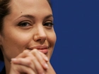 Angelina Jolie, twarz, ręce