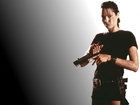 Angelina Jolie, pistolet