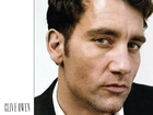 Clive Owen,ciemne włosy, jasne oczy