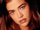 buźka, Denise Richards