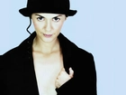 Audrey Tautou, czarny strój, kapelusz