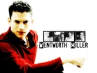 Wentworth Miller, czrwona bluzka