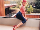 Charlize Theron,czerwone, buty