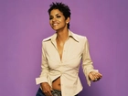 Halle Berry, koszula