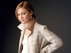 Julia Stiles, płaszcz