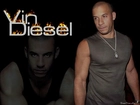 Vin Diesel,szara koszulka, łańcuszek