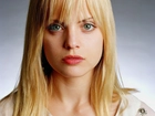 Mena Suvari, Zielone, Oczy