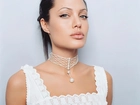 Angelina Jolie, biały top, naszyjnik