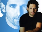 Eric Bana,czarna koszulka