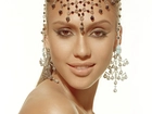 Jessica Alba, biżuteria, makijaż