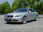 BMW 5, Srebrny, E60, Plac, Drzewa