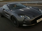 Czarny, Aston Martin One-77, Tor