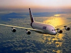 Airbus A380 SuperJumbo, Ponad, Chmurami