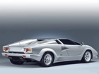 Lamborghini Countach, Szerokie, Opony