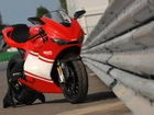 Ducati Desmosedici RR, Opony, Torowe