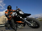 KTM 990 Supermoto, Ostry, Zakręt