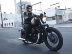 Harley Davidson Sportster 883 Iron, Motocyklistka