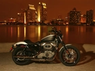 Harley-Davidson Sportster 1200N, Miasto, Noc