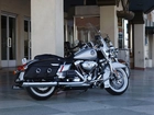 Harley Davidson Road King Classic, Sakwy, Szyba