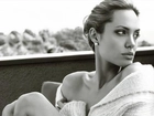 Angelina Jolie, sweter